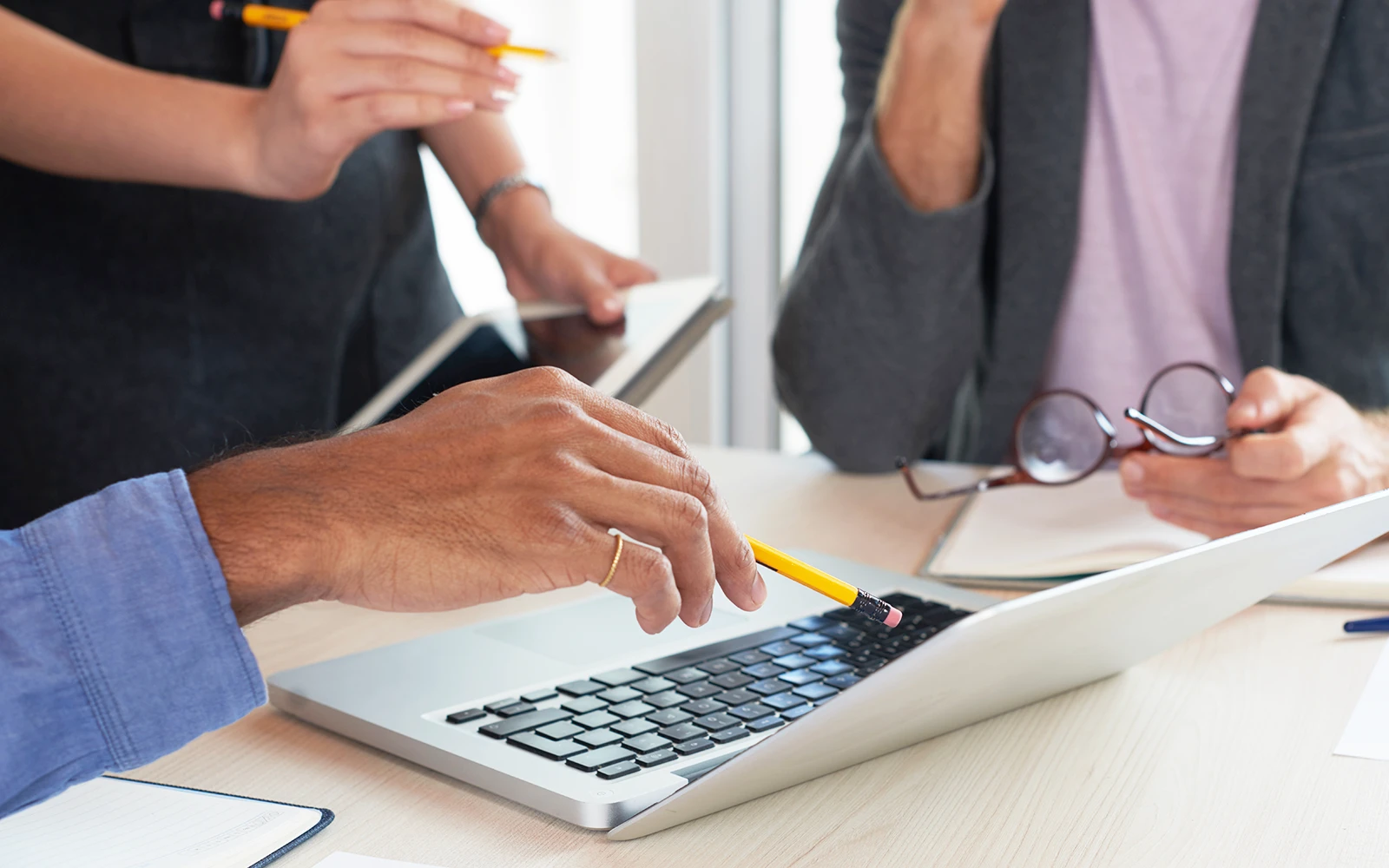 Konsultasi packaging via WhatsApp dengan tim D'ArtBox